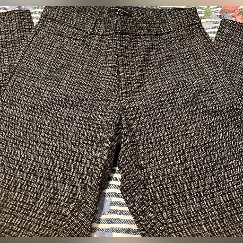 Banana Republic Sloan Gray & Black Checkered Pants. Like New.